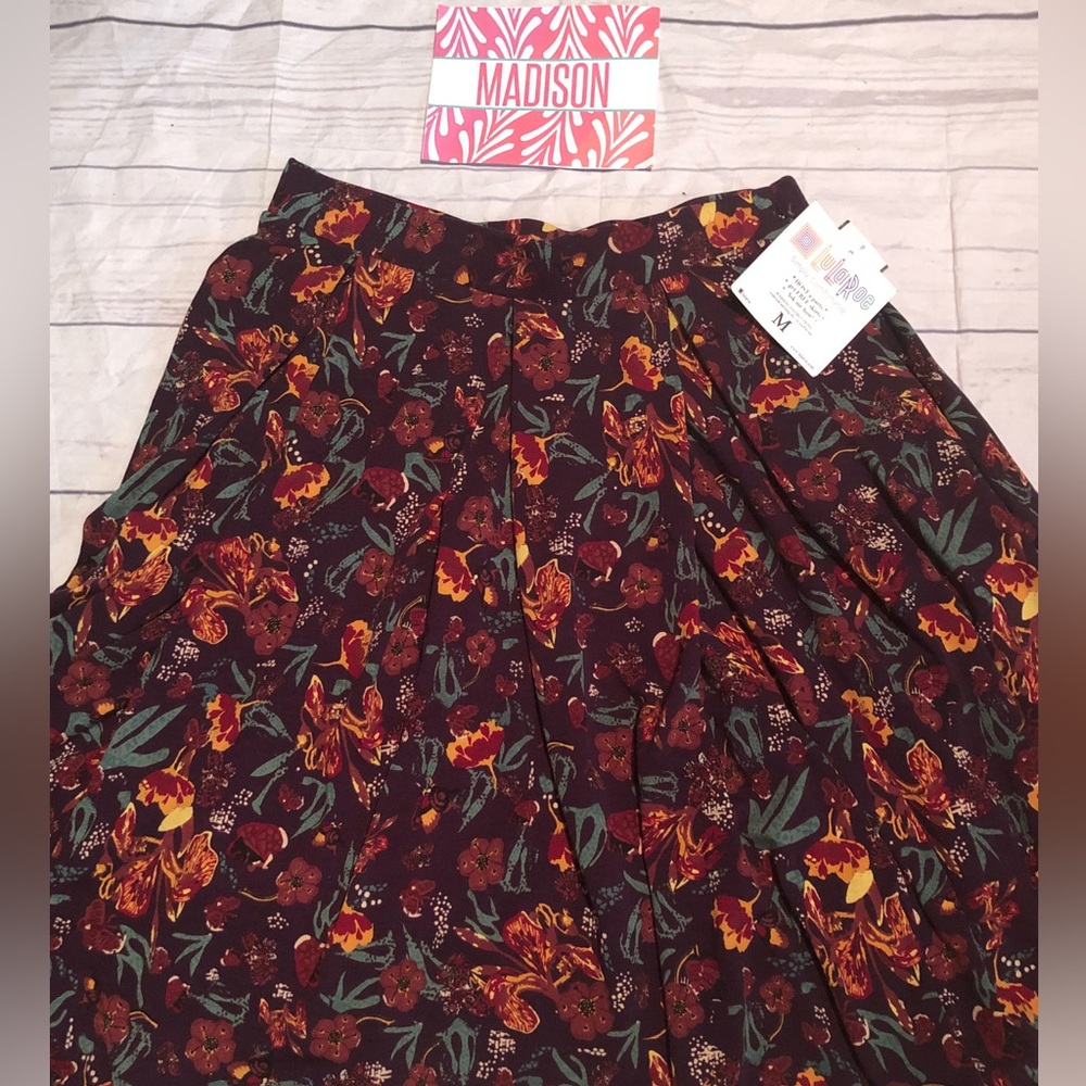 NWT LuLaRoe Madison skirt- size medium